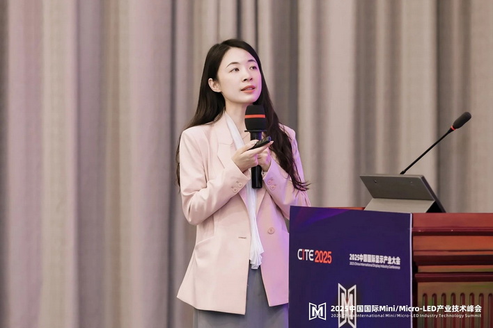 2025Micro-LED峰會回顧 | 龍騰光電行銷業務中心總監胡敬敬：創新賦能 精彩顯示