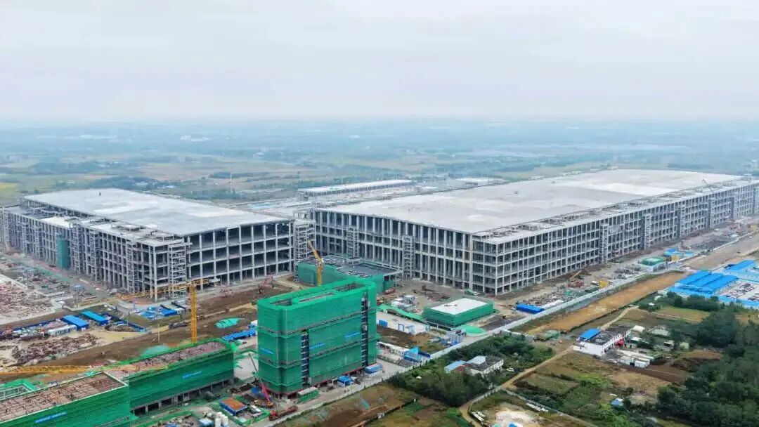 合肥國顯8.6代AMOLED生產線項目生產廠區全面封頂