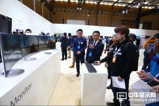 曲面顯示器“機(jī)海”時代來臨:2016將全民普及?