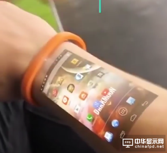 腕帶投影手機(jī)即將問世:手臂秒變觸控屏
